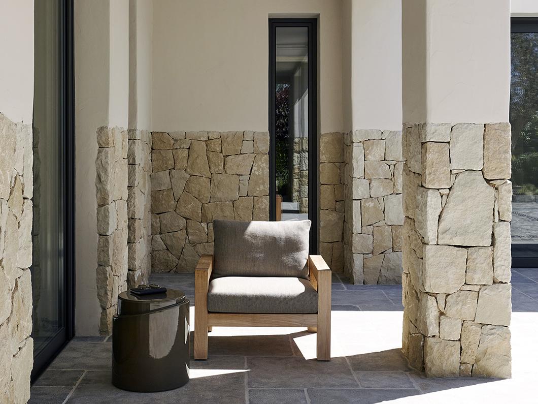 LARS outdoor armchair and loveseat