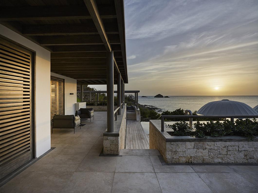 Zonsondergang bij luxe strandvilla op Antigua