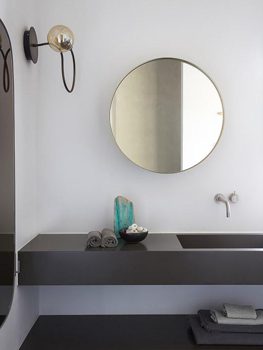 Bathroom with mirros at beach villa on Bonaire
