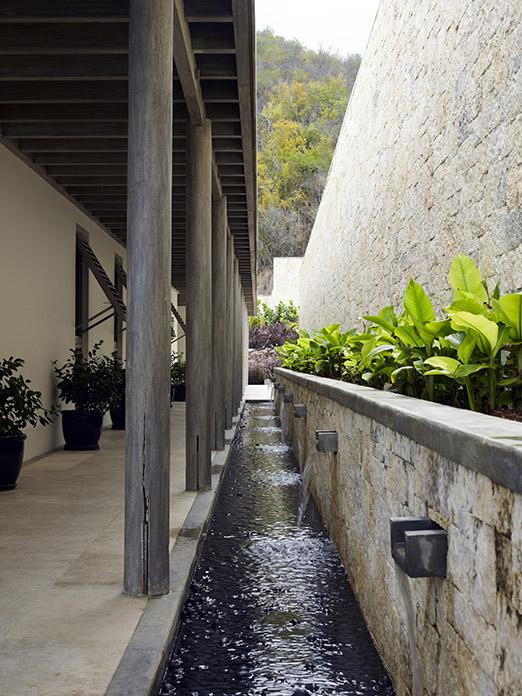 Water buiten luxe strandvilla op Antigua